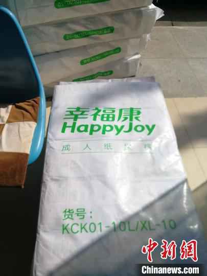  云南纳西族大学生用奖学金购买纸尿裤捐赠武汉